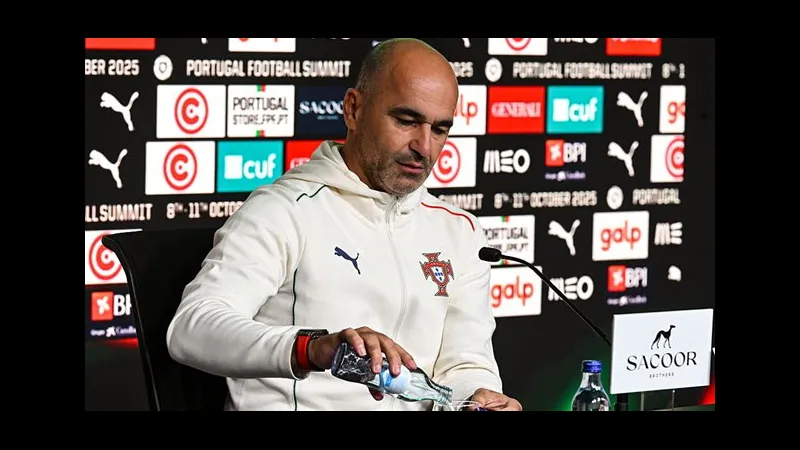 Cầu thủ U19 Đức vượt qua sự truy cản của cầu thủ U19 Na Uy để tiến vào vòng cấm đối phương Cầu thủ U19 Đức vượt qua sự truy cản của cầu thủ U19 Na Uy để tiến vào vòng cấm đối phương